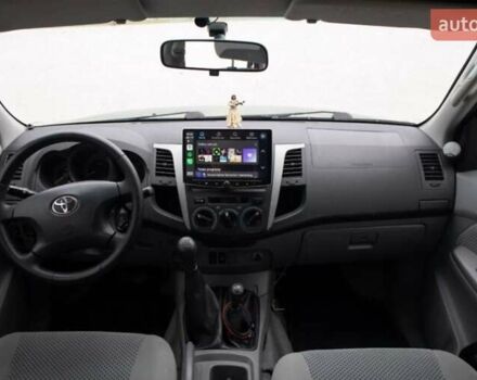 Зеленый Тойота Хайлюкс, объемом двигателя 2.5 л и пробегом 250 тыс. км за 3750 $, фото 2 на Automoto.ua