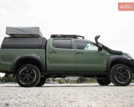 Зеленый Тойота Хайлюкс, объемом двигателя 2.5 л и пробегом 250 тыс. км за 3750 $, фото 3 на Automoto.ua