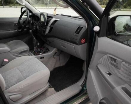 Зеленый Тойота Хайлюкс, объемом двигателя 2.5 л и пробегом 265 тыс. км за 5000 $, фото 4 на Automoto.ua