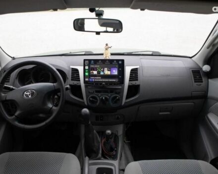 Зелений Тойота Хайлюкс, об'ємом двигуна 0 л та пробігом 250 тис. км за 3500 $, фото 6 на Automoto.ua