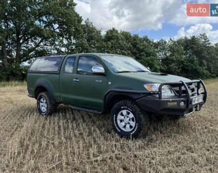 Зеленый Тойота Хайлюкс, объемом двигателя 2.5 л и пробегом 273 тыс. км за 3300 $, фото 2 на Automoto.ua