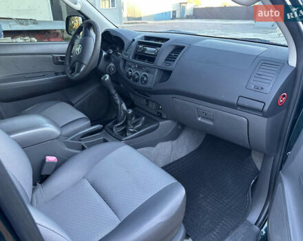 Зелений Тойота Хайлюкс, об'ємом двигуна 2.4 л та пробігом 134 тис. км за 18300 $, фото 5 на Automoto.ua