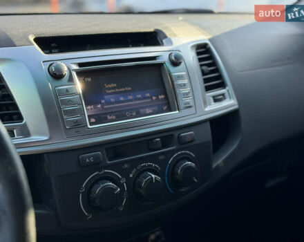 Зелений Тойота Хайлюкс, об'ємом двигуна 2.5 л та пробігом 349 тис. км за 17900 $, фото 13 на Automoto.ua