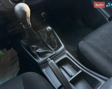 Зелений Тойота Хайлюкс, об'ємом двигуна 2.5 л та пробігом 349 тис. км за 17900 $, фото 16 на Automoto.ua