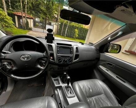 Зеленый Тойота Хайлюкс, объемом двигателя 3 л и пробегом 210 тыс. км за 3200 $, фото 6 на Automoto.ua