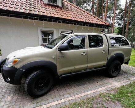 Зеленый Тойота Хайлюкс, объемом двигателя 3 л и пробегом 210 тыс. км за 3200 $, фото 1 на Automoto.ua