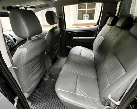 Зеленый Тойота Хайлюкс, объемом двигателя 3 л и пробегом 210 тыс. км за 3200 $, фото 7 на Automoto.ua