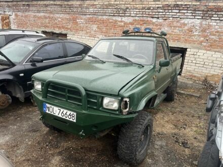 Зеленый Тойота Хайлюкс, объемом двигателя 2.4 л и пробегом 300 тыс. км за 2500 $, фото 1 на Automoto.ua