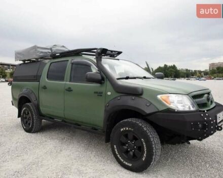 Зеленый Тойота Хайлюкс, объемом двигателя 2.5 л и пробегом 250 тыс. км за 3750 $, фото 1 на Automoto.ua