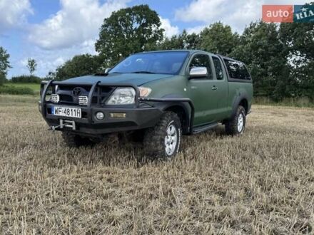 Зеленый Тойота Хайлюкс, объемом двигателя 2.5 л и пробегом 273 тыс. км за 3300 $, фото 1 на Automoto.ua