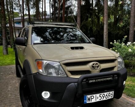 Зеленый Тойота Хайлюкс, объемом двигателя 3 л и пробегом 210 тыс. км за 3200 $, фото 1 на Automoto.ua