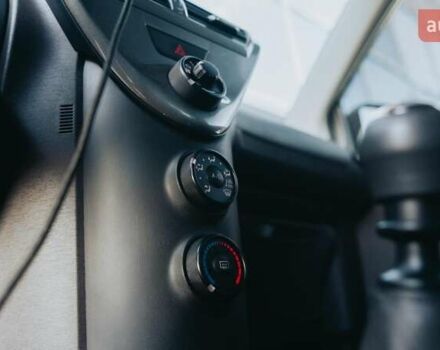 Черный Тойота АйКью, объемом двигателя 1 л и пробегом 34 тыс. км за 6000 $, фото 20 на Automoto.ua