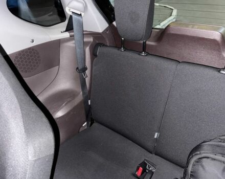 Черный Тойота АйКью, объемом двигателя 1 л и пробегом 34 тыс. км за 6036 $, фото 17 на Automoto.ua