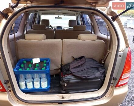 Бежевый Тойота Инова, объемом двигателя 2.7 л и пробегом 300 тыс. км за 7500 $, фото 11 на Automoto.ua