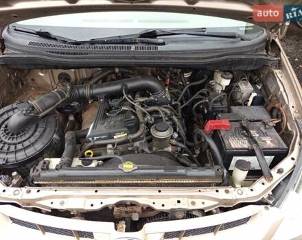 Бежевый Тойота Инова, объемом двигателя 2.7 л и пробегом 300 тыс. км за 7500 $, фото 1 на Automoto.ua