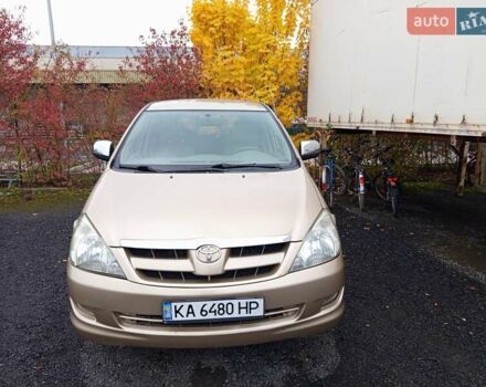 Бежевый Тойота Инова, объемом двигателя 2.7 л и пробегом 300 тыс. км за 7500 $, фото 2 на Automoto.ua