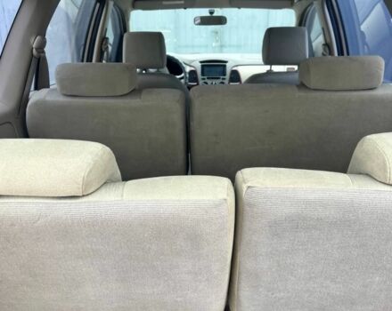 Бежевый Тойота Инова, объемом двигателя 2.7 л и пробегом 300 тыс. км за 6200 $, фото 8 на Automoto.ua