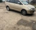 Бежевый Тойота Инова, объемом двигателя 2.7 л и пробегом 300 тыс. км за 6200 $, фото 2 на Automoto.ua