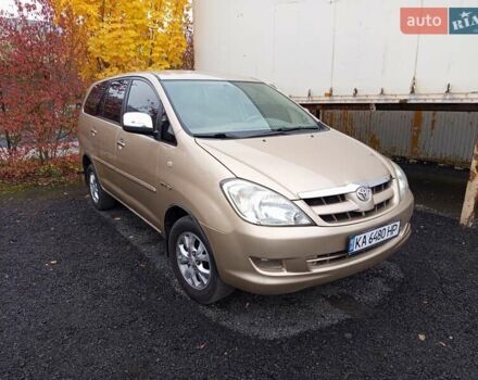 Бежевый Тойота Инова, объемом двигателя 2.7 л и пробегом 300 тыс. км за 7500 $, фото 4 на Automoto.ua