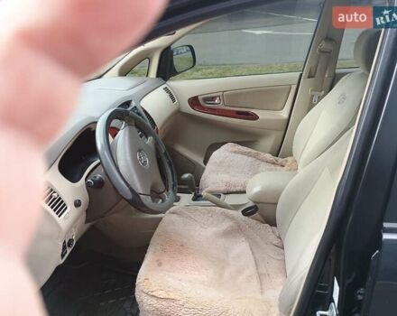 Чорний Тойота Інова, об'ємом двигуна 2.69 л та пробігом 213 тис. км за 7700 $, фото 6 на Automoto.ua