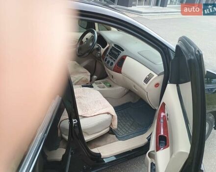 Чорний Тойота Інова, об'ємом двигуна 2.69 л та пробігом 213 тис. км за 7700 $, фото 5 на Automoto.ua