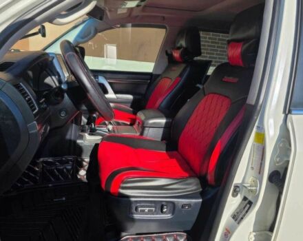 Белый Тойота Ленд Крузер 100, объемом двигателя 5.7 л и пробегом 80 тыс. км за 32000 $, фото 7 на Automoto.ua