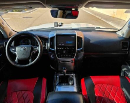 Белый Тойота Ленд Крузер 100, объемом двигателя 5.7 л и пробегом 80 тыс. км за 32000 $, фото 9 на Automoto.ua