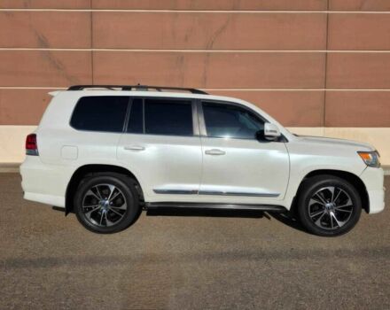 Белый Тойота Ленд Крузер 100, объемом двигателя 5.7 л и пробегом 80 тыс. км за 32000 $, фото 6 на Automoto.ua