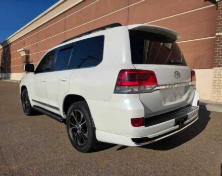 Белый Тойота Ленд Крузер 100, объемом двигателя 5.7 л и пробегом 80 тыс. км за 32000 $, фото 4 на Automoto.ua