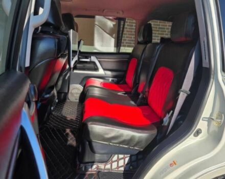 Белый Тойота Ленд Крузер 100, объемом двигателя 5.7 л и пробегом 80 тыс. км за 32000 $, фото 10 на Automoto.ua