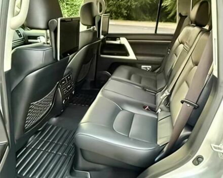 Белый Тойота Ленд Крузер 100, объемом двигателя 5.7 л и пробегом 59 тыс. км за 22000 $, фото 12 на Automoto.ua