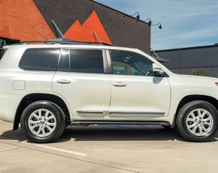 Белый Тойота Ленд Крузер 100, объемом двигателя 5.7 л и пробегом 40 тыс. км за 22000 $, фото 7 на Automoto.ua