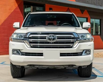 Белый Тойота Ленд Крузер 100, объемом двигателя 5.7 л и пробегом 40 тыс. км за 22000 $, фото 1 на Automoto.ua