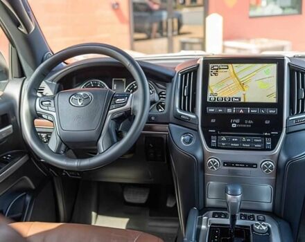 Белый Тойота Ленд Крузер 100, объемом двигателя 5.7 л и пробегом 40 тыс. км за 22000 $, фото 10 на Automoto.ua