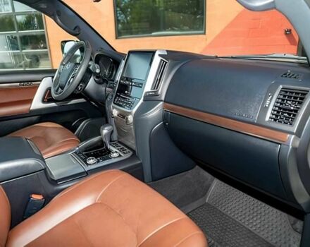 Белый Тойота Ленд Крузер 100, объемом двигателя 5.7 л и пробегом 40 тыс. км за 22000 $, фото 13 на Automoto.ua