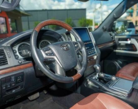 Белый Тойота Ленд Крузер 100, объемом двигателя 5.7 л и пробегом 24 тыс. км за 46000 $, фото 6 на Automoto.ua