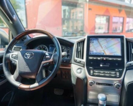 Белый Тойота Ленд Крузер 100, объемом двигателя 5.7 л и пробегом 24 тыс. км за 46000 $, фото 5 на Automoto.ua