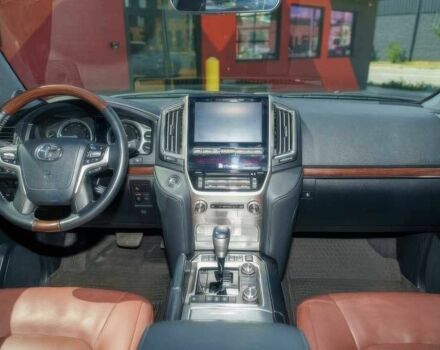 Белый Тойота Ленд Крузер 100, объемом двигателя 5.7 л и пробегом 24 тыс. км за 46000 $, фото 7 на Automoto.ua