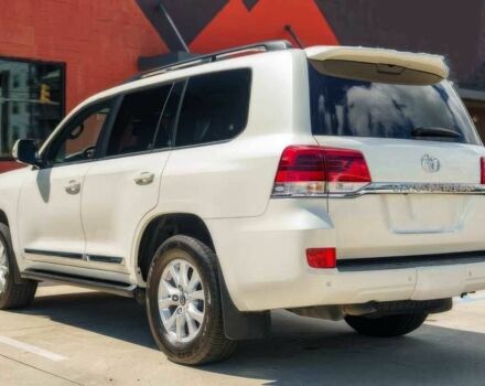 Белый Тойота Ленд Крузер 100, объемом двигателя 5.7 л и пробегом 24 тыс. км за 46000 $, фото 2 на Automoto.ua