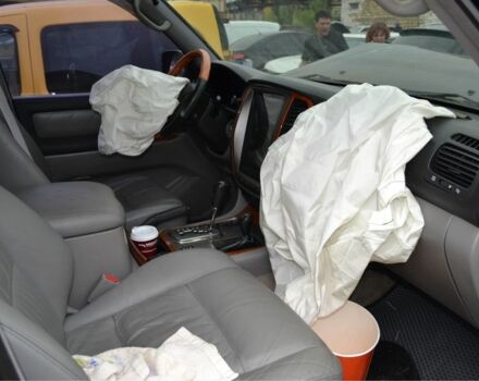 Черный Тойота Ленд Крузер 100, объемом двигателя 4.7 л и пробегом 145 тыс. км за 8500 $, фото 7 на Automoto.ua