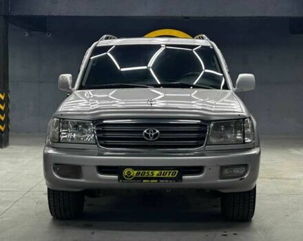 Серый Тойота Ленд Крузер 100, объемом двигателя 4.7 л и пробегом 385 тыс. км за 10200 $, фото 1 на Automoto.ua