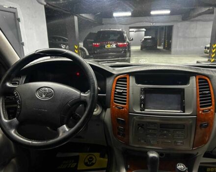 Серый Тойота Ленд Крузер 100, объемом двигателя 4.7 л и пробегом 385 тыс. км за 10200 $, фото 10 на Automoto.ua