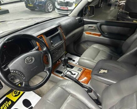 Серый Тойота Ленд Крузер 100, объемом двигателя 4.7 л и пробегом 385 тыс. км за 10200 $, фото 7 на Automoto.ua