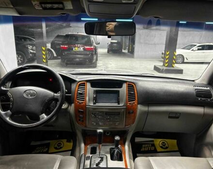 Серый Тойота Ленд Крузер 100, объемом двигателя 4.7 л и пробегом 385 тыс. км за 10200 $, фото 9 на Automoto.ua