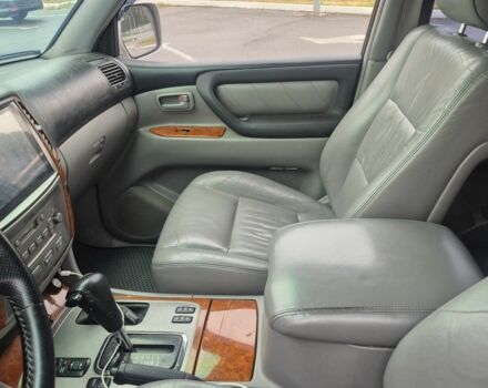 Серый Тойота Ленд Крузер 100, объемом двигателя 4.2 л и пробегом 437 тыс. км за 18800 $, фото 9 на Automoto.ua