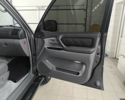 Серый Тойота Ленд Крузер 100, объемом двигателя 4.7 л и пробегом 338 тыс. км за 15900 $, фото 5 на Automoto.ua