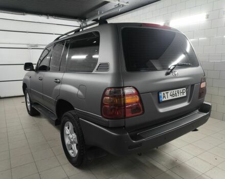 Серый Тойота Ленд Крузер 100, объемом двигателя 4.7 л и пробегом 338 тыс. км за 15900 $, фото 3 на Automoto.ua