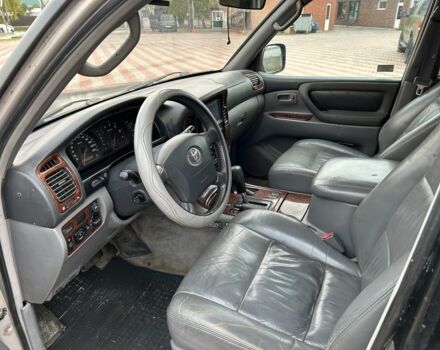 Серый Тойота Ленд Крузер 100, объемом двигателя 4.7 л и пробегом 300 тыс. км за 5950 $, фото 8 на Automoto.ua