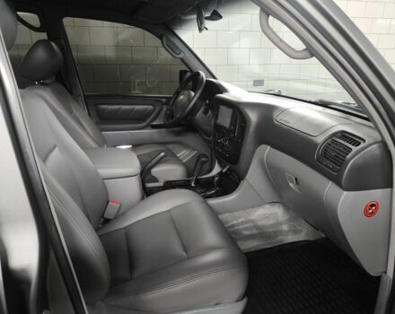 Серый Тойота Ленд Крузер 100, объемом двигателя 4.7 л и пробегом 338 тыс. км за 15900 $, фото 4 на Automoto.ua