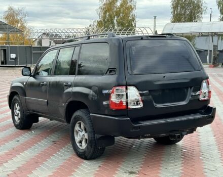 Серый Тойота Ленд Крузер 100, объемом двигателя 4.7 л и пробегом 300 тыс. км за 5950 $, фото 2 на Automoto.ua